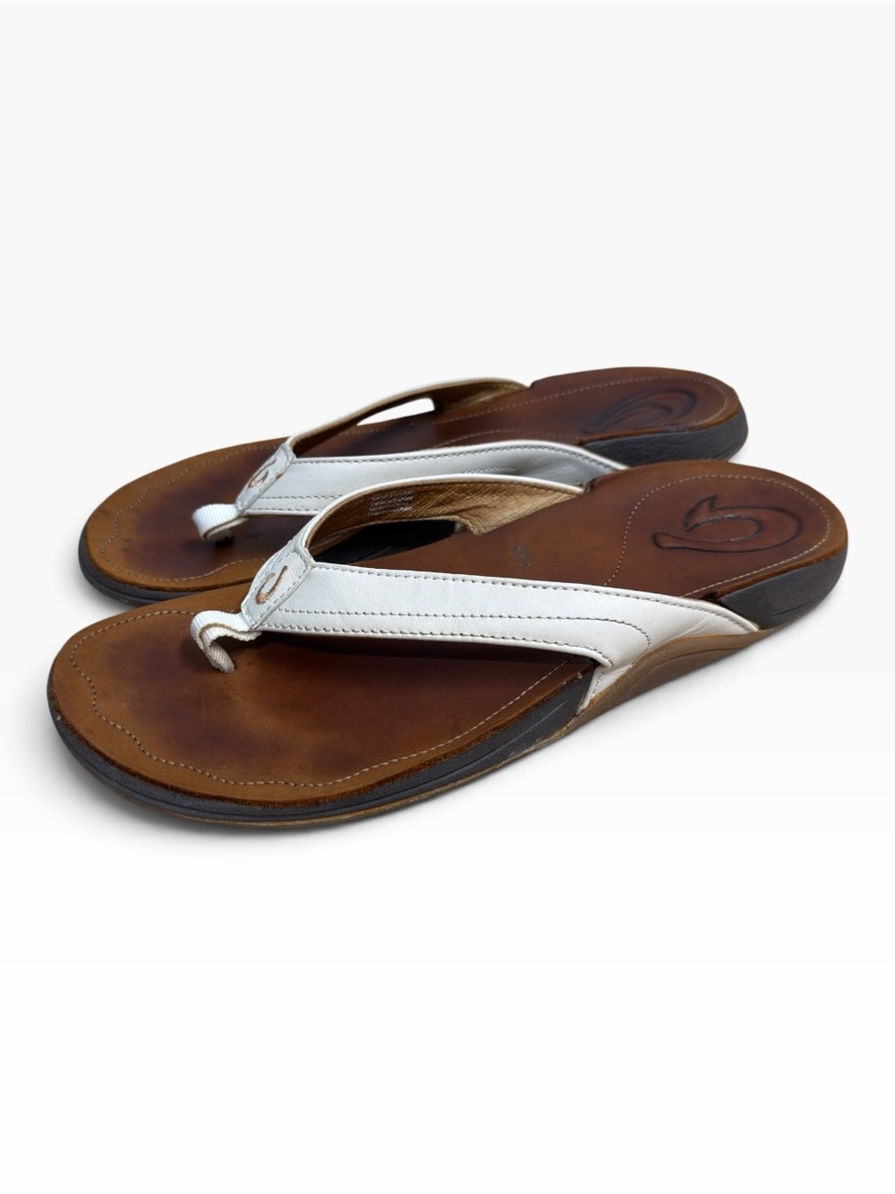 OluKai Kumu White Leather Thong Sandals Brown Footbed Women’s Size 9 Comfort